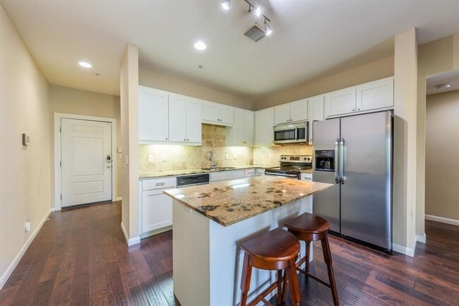 Building Photo - 2708 San Pedro St