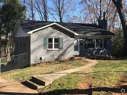 Building Photo - 4025 Hiddenbrook Dr