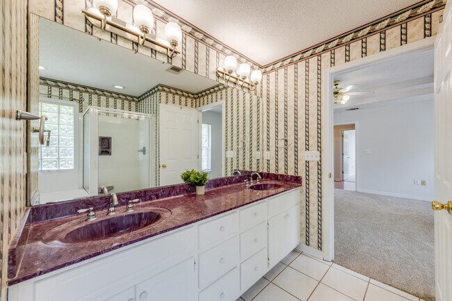 Building Photo - 2803 MacGregor Ln