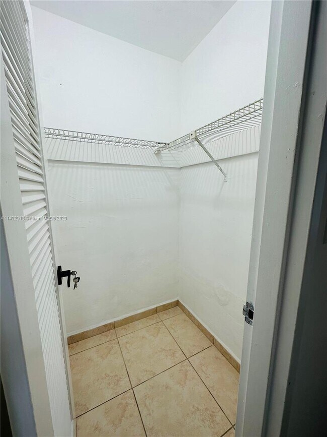 Building Photo - 9225 Collins Ave