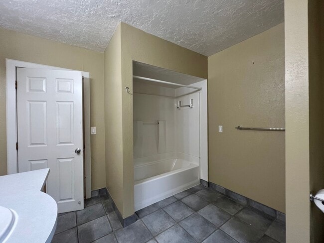 Building Photo - Outdoor Oasis: Charming 3 Bed 2 Bath House!