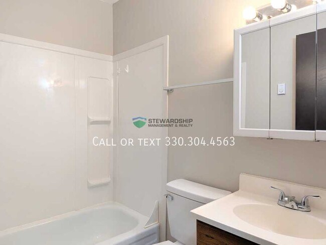 Building Photo - 234 Engadine Ct