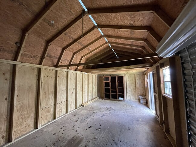 Building Photo - Home For Rent