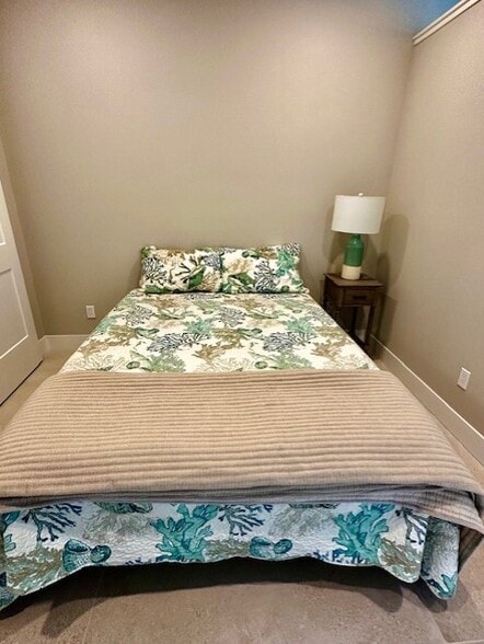 Studio bedroom - 137 8th St