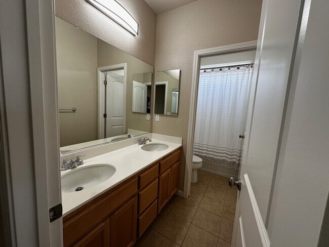 Building Photo - 133 Paddington Ct