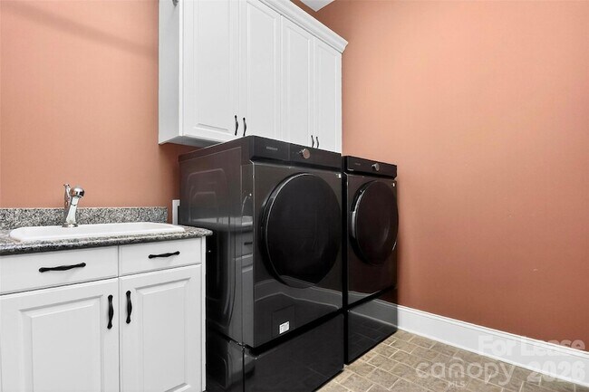 Building Photo - 6031 Greystone Dr