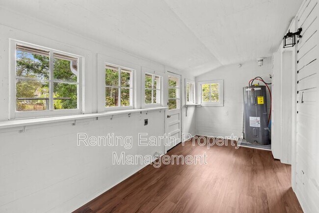 Building Photo - 1625 51st St Ensley