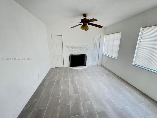 Building Photo - 3 bedroom in Miami FL 33138