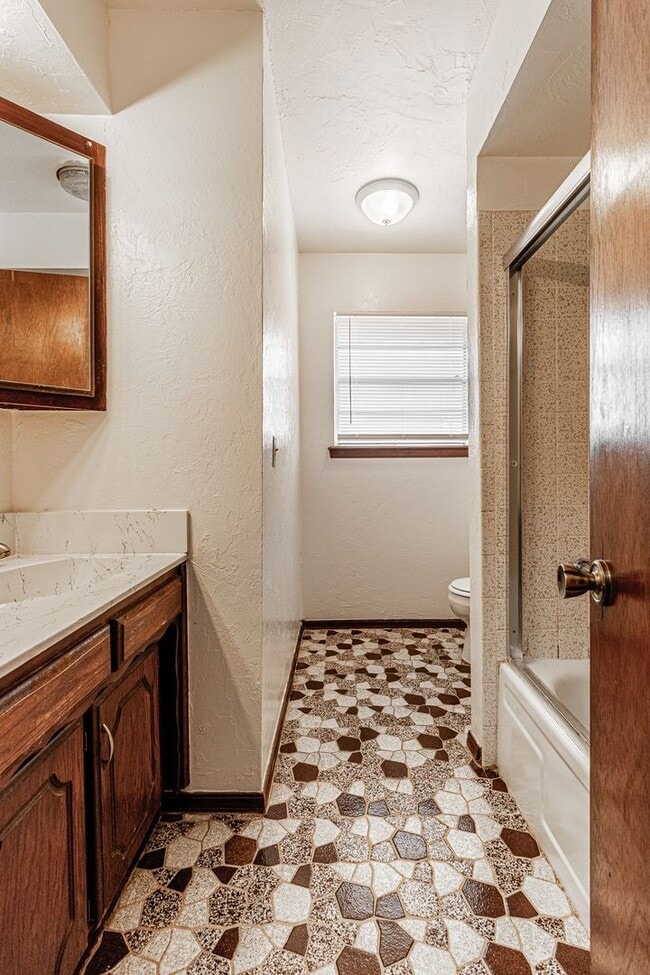 Building Photo - 4 Bed 2 Bath in SW Oklahoma City