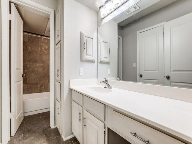 Building Photo - 2 Bedroom Townhome by SMU with a Pool!