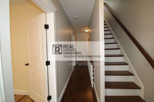 Building Photo - 33 Columbia St