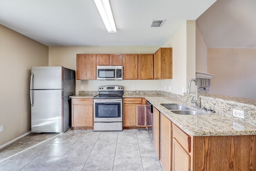 Building Photo - 6903 Rondo Dr