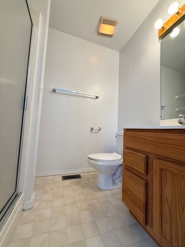 Building Photo - Price Reduction 3 Bedroom Available August...