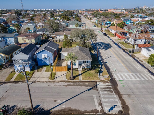 Building Photo - 4302 Avenue R 1/2