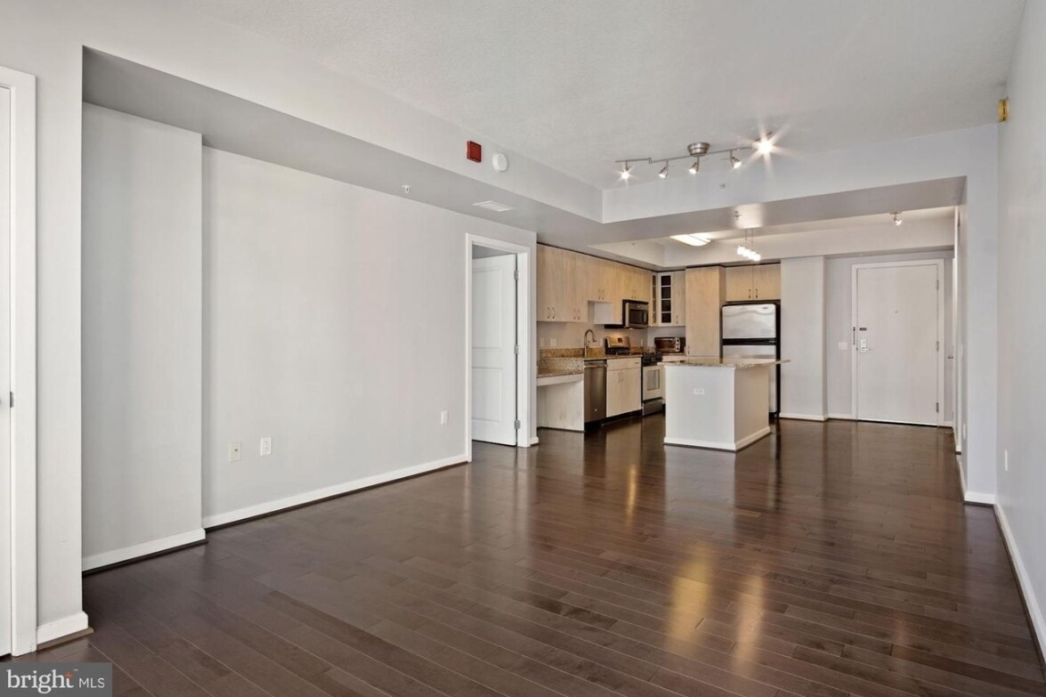 Building Photo - 440 L St NW