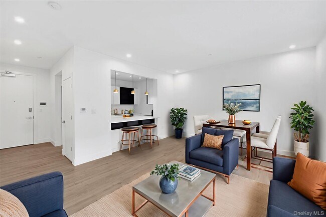 Building Photo - 645 N MacQuesten Pkwy