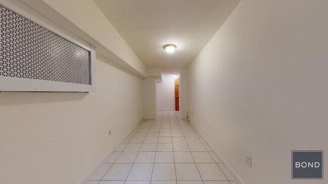 Building Photo - 255 W 93rd St