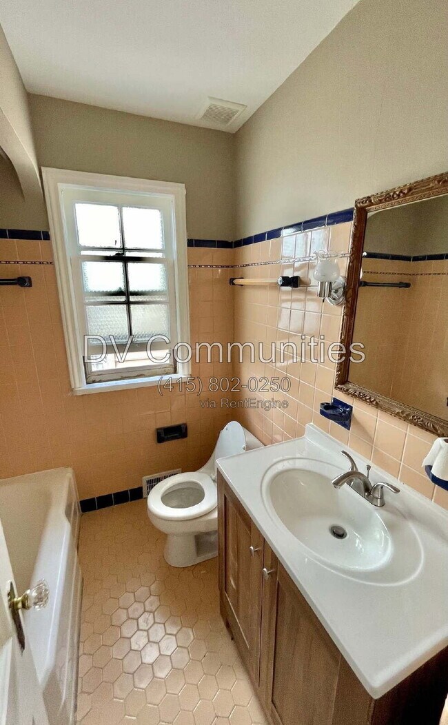 Building Photo - 3638 Lindholm Rd