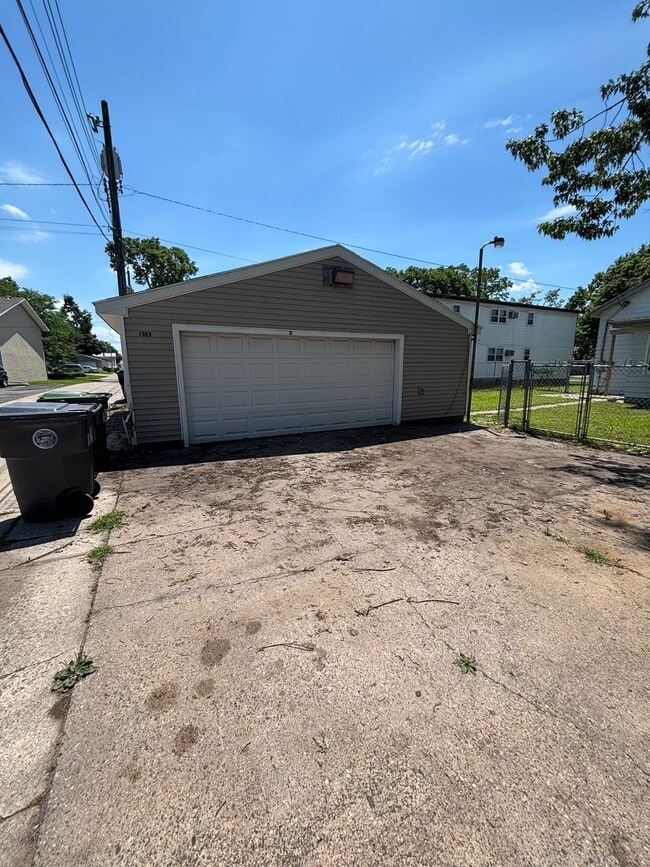 Building Photo - Fully Remodeled 3 Bed/1 Bath Home with Fenced Yard and 2-Car Garage!