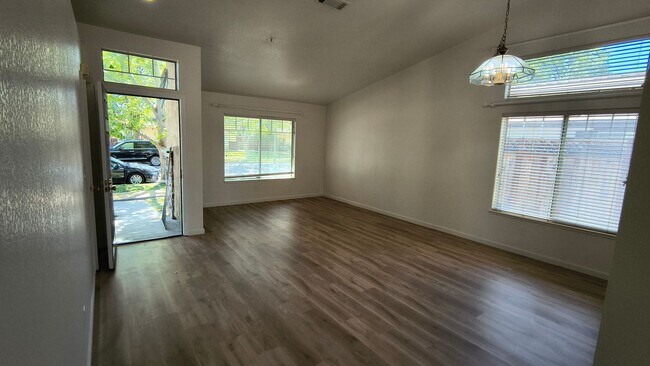 Building Photo - Brand New Flooring and FRESH Paint - SPACIOUS 3 BEDROOM HOUSE IN LIVERMORE!!!