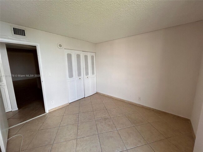 Building Photo - 17021 N Bay Rd