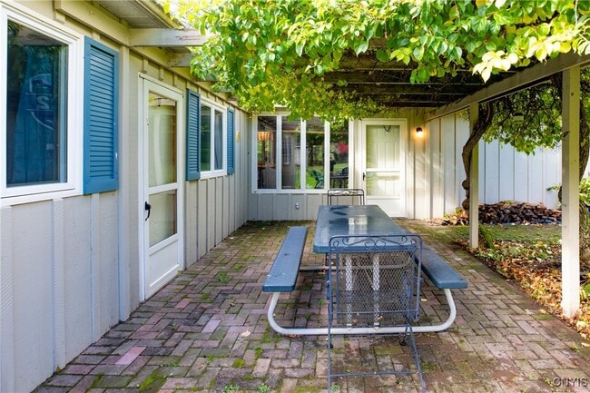 Building Photo - 35 Lakeview Cir