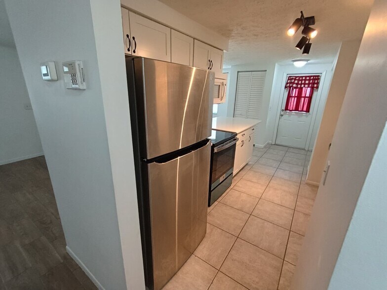 Building Photo - 3624 W Anderson Ave