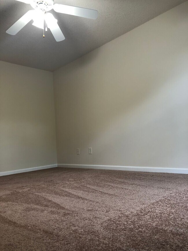 Building Photo - Available for immediate move in - Gorgeous...