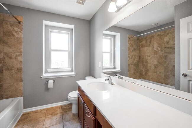 Building Photo - 1107 Epworth Ct.