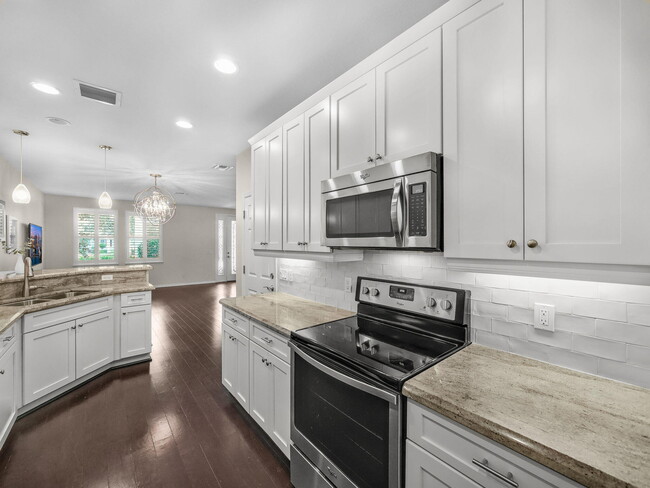 Building Photo - 1184 S Community Dr