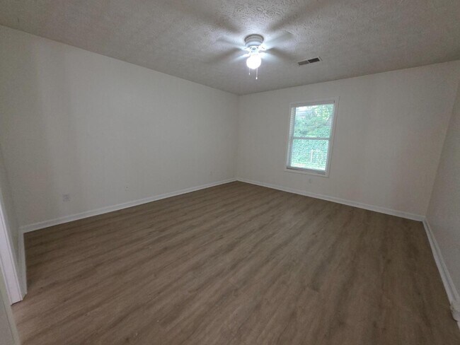 Building Photo - 450 Booth Cir SW