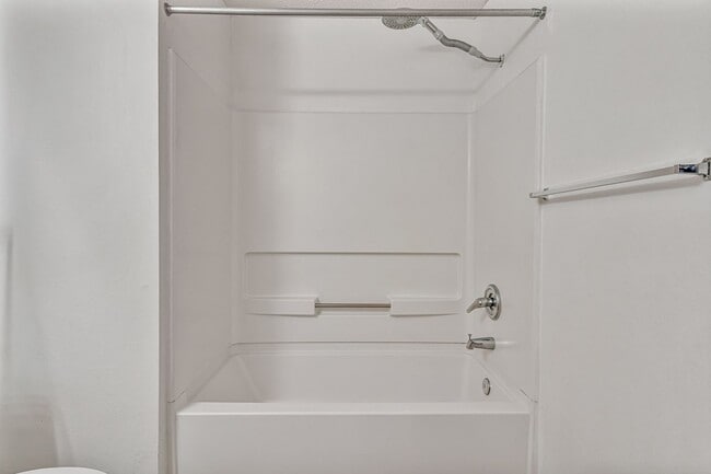 Building Photo - Destin Condo with Great Amenities