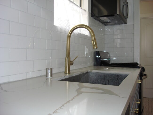Quartz Counters - 6105 Monterey Rd