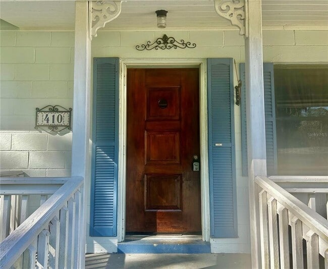 Building Photo - 410 NE 15th Ct