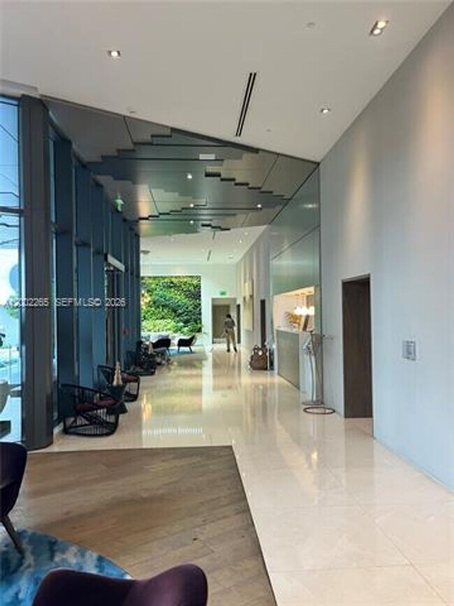 Building Photo - 650 NE 32nd St