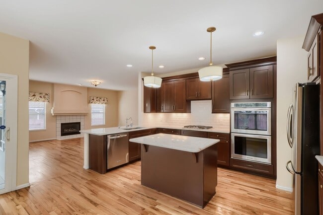 Building Photo - Amazing 5-bedroom home in Cherry Creek School District! Basement Apartment with kitchen! Move in ...