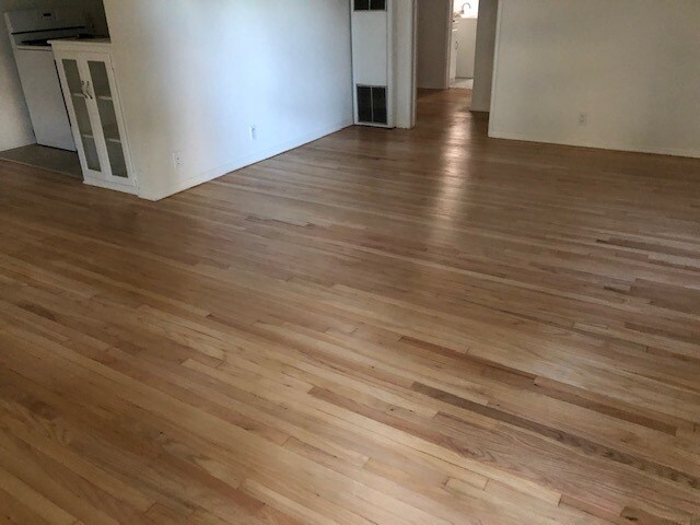 Building Photo - 3155 S Barrington Ave