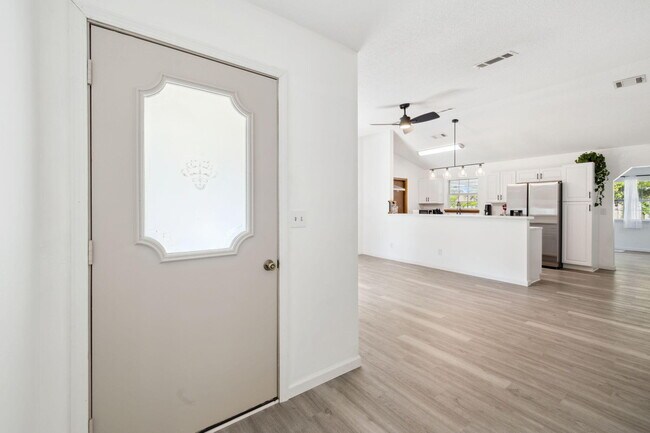 Building Photo - 1517 Kruse Dr