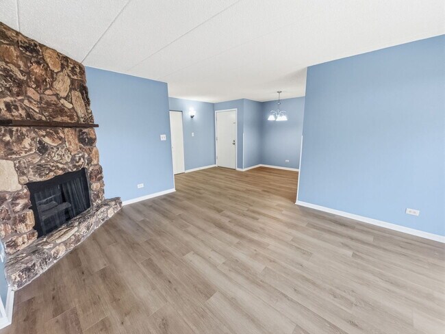 Building Photo - 13616 Royal Ct