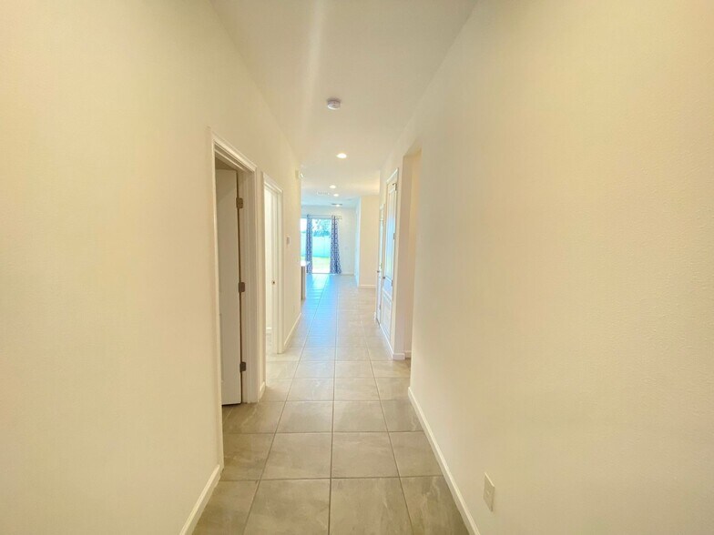 Building Photo - 1273 Hendon Lp