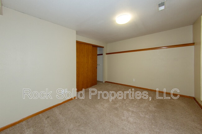 Building Photo - 5027 Green River St