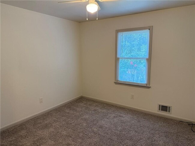 Building Photo - 412 Hickory Walk