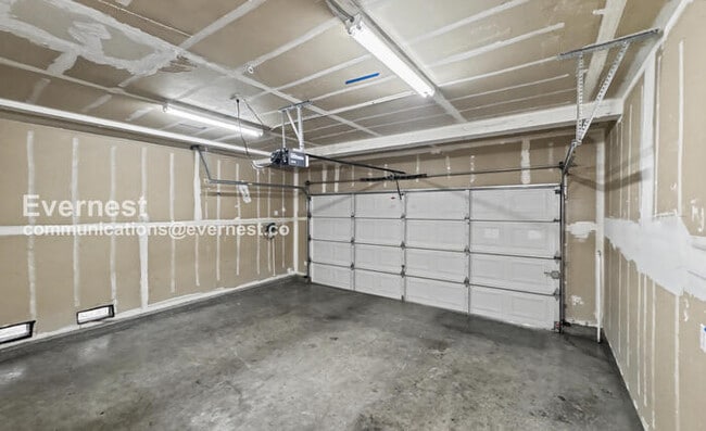 Building Photo - 1090 Azalea Ln