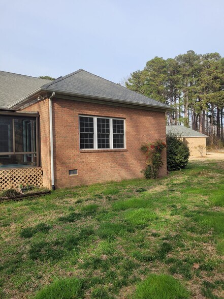 Building Photo - 147 Sir Guy Dr