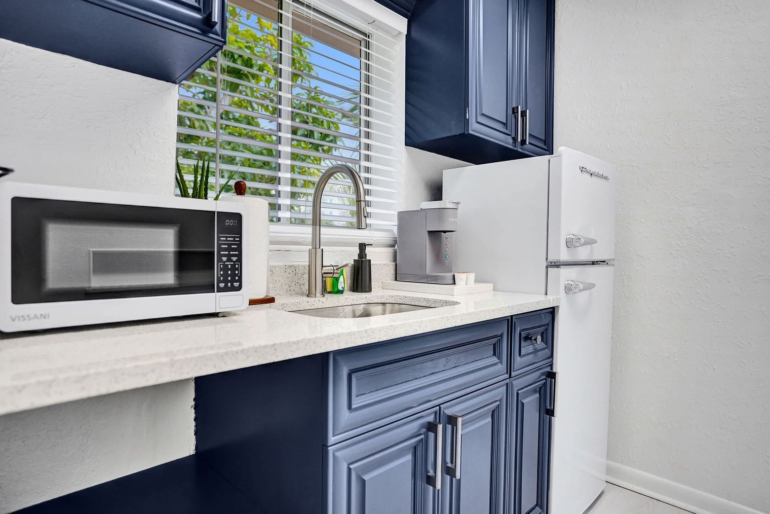 Building Photo - 101 Lucerne Ave