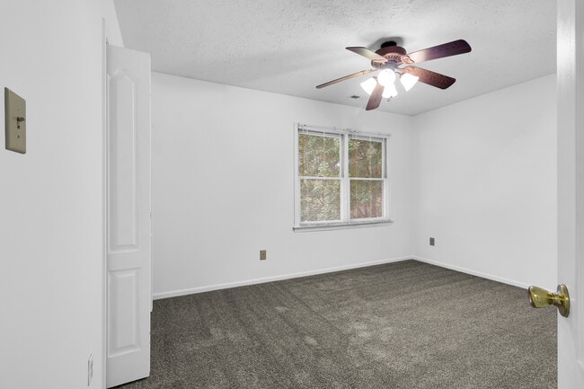 Building Photo - 1824 Caracara Dr