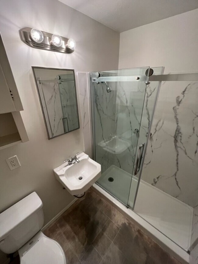 Building Photo - 132-136 Stenner St