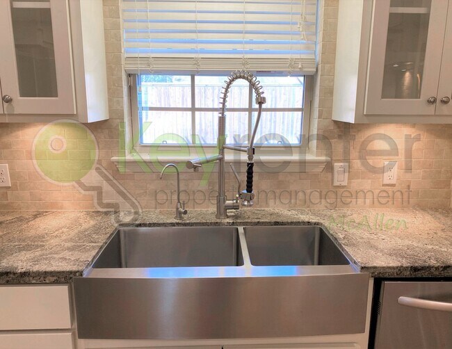 Building Photo - Beautiful 4 Bedroom- 3.5 Bathroom Home in Alamo, TX