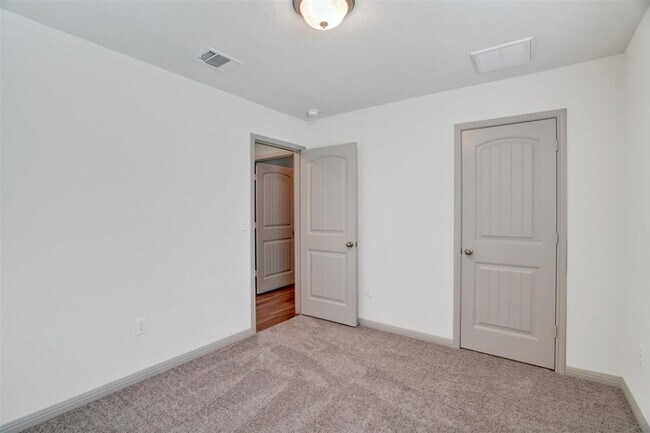 Building Photo - 1425 Fairhaven Gtwy