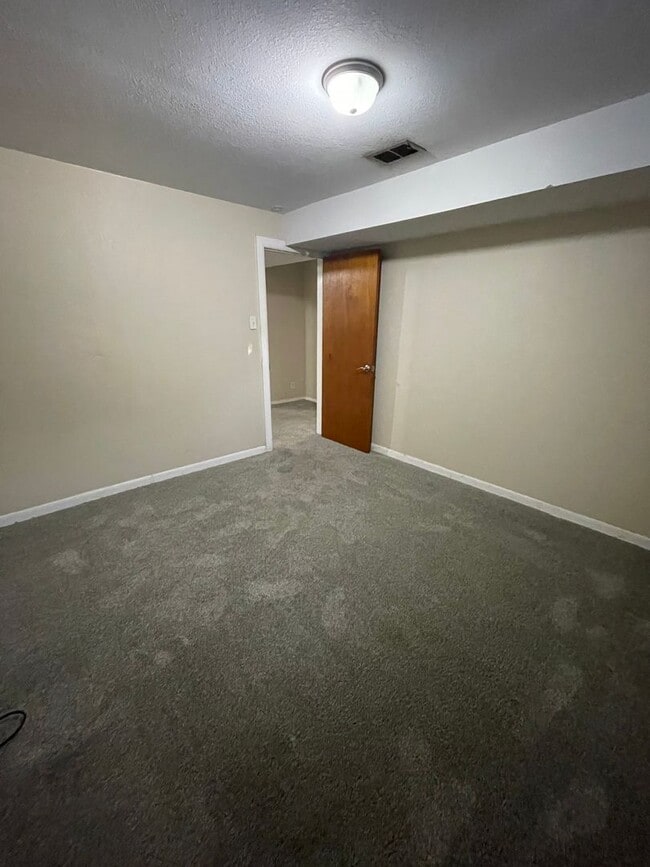 Building Photo - 4 Bed 2 Bath Ranch style Home Available Oc...